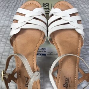 Bass Clementine white sandal sz 6.5